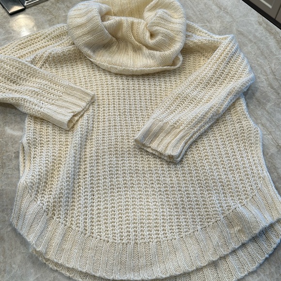 Sweater - Picture 1 of 4